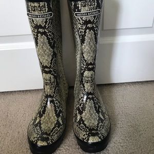 Henri Bendel rain boots